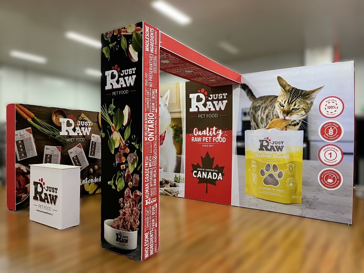 Custom trade show exhibition booth with printed backdrop